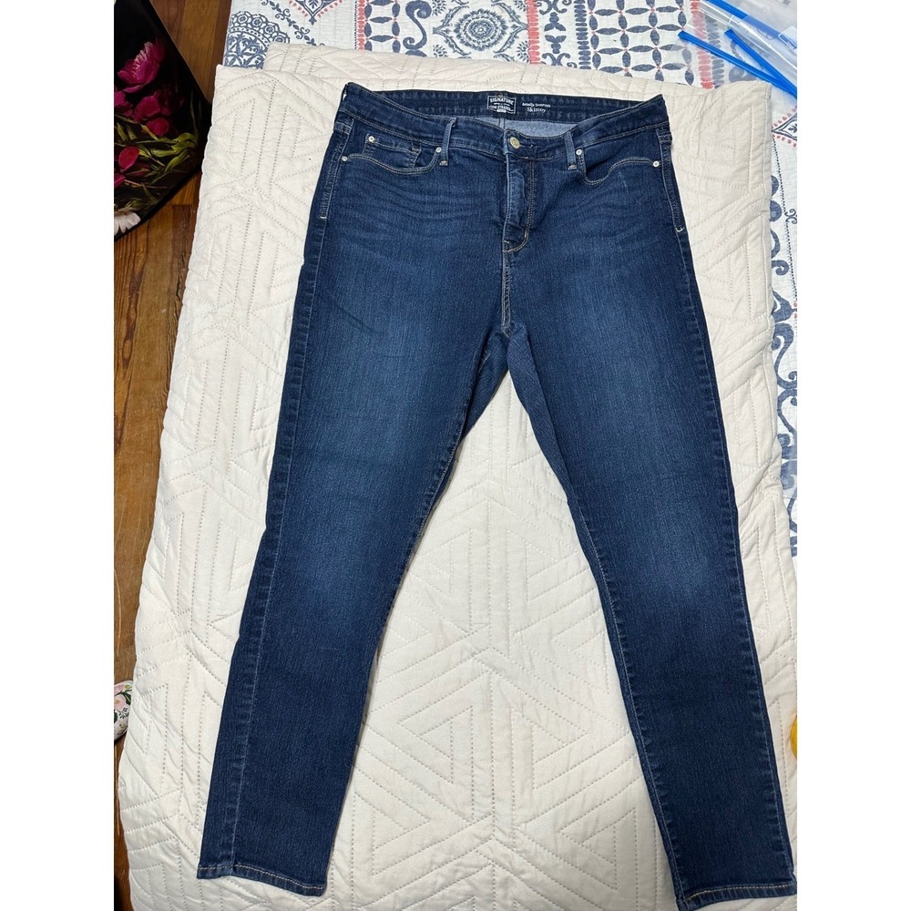 Signature by Levi Strauss & Co Gold Totally Shaping Skinny Jean 18S W34 L28 Dark